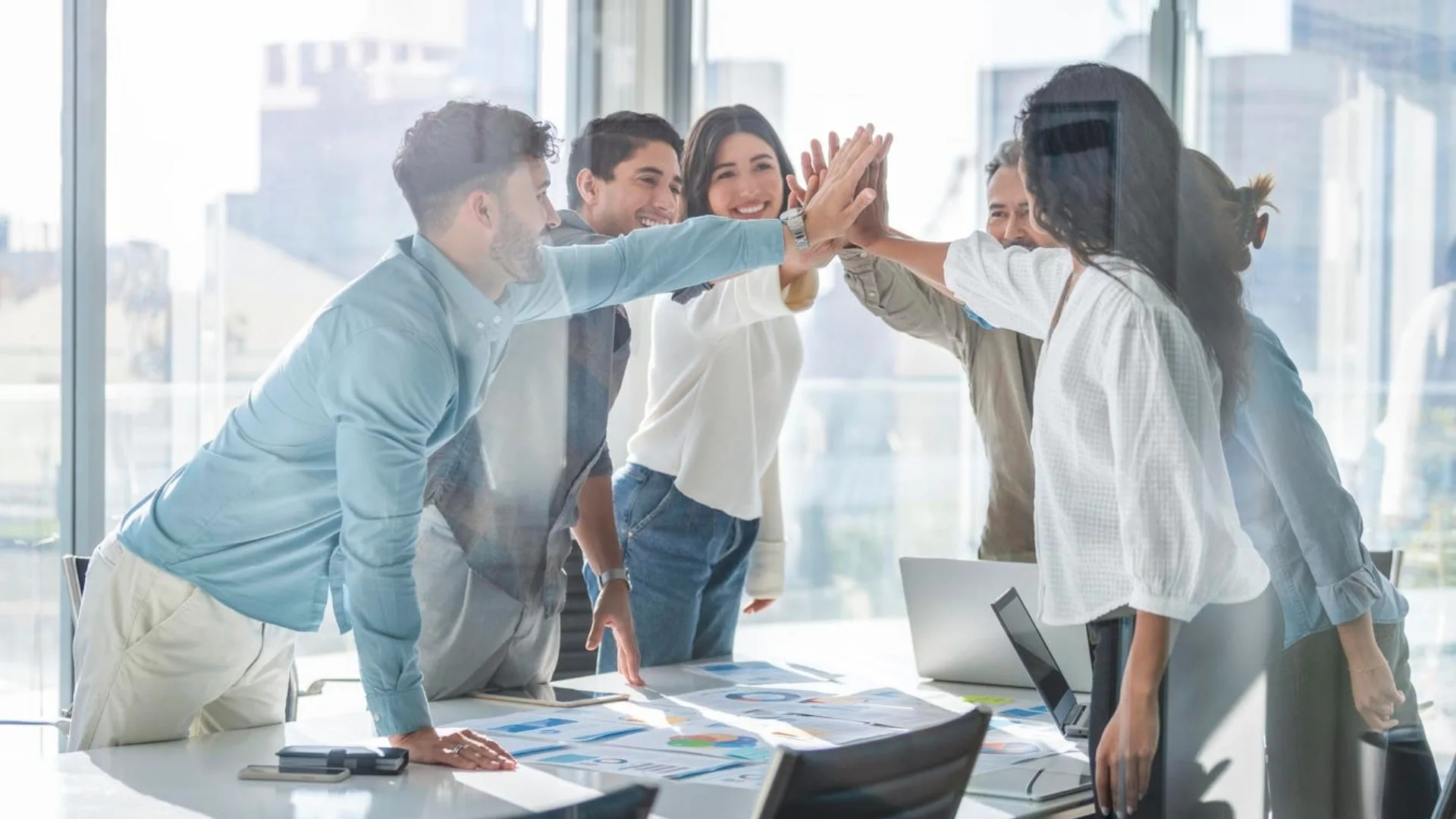 Illustration: Leveraging AI to Enhance Your B2B Sales Strategy